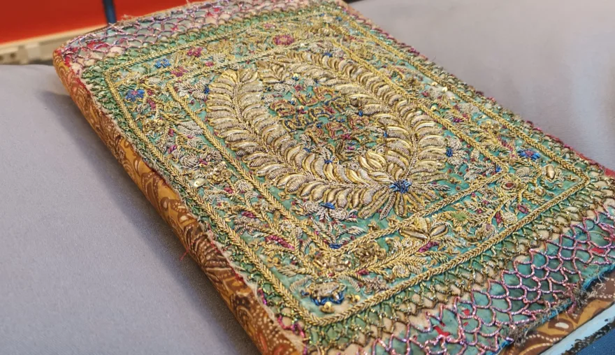 The Ricklefs collection at Leiden University Libraries. Some material features.