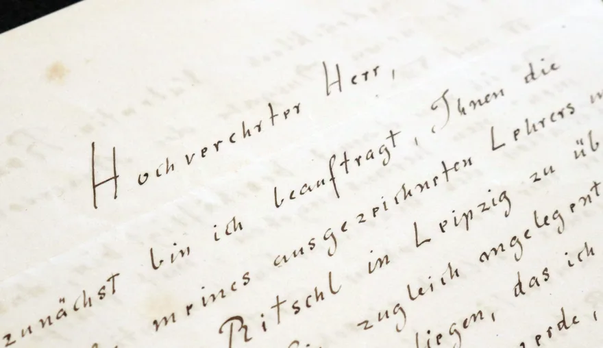 Blame it on the mailman: Nietzsche and the Vossianus Graecus 18 