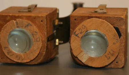 A professional Dutch wide-angle stereo camera (1902), designed by Major General Van Albada