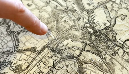 A cartographical plot twist - Floris Balthasar’s map of the siege of Sluis and its missing legend reunited