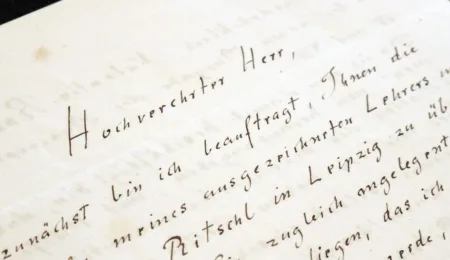 Blame it on the mailman: Nietzsche and the Vossianus Graecus 18 