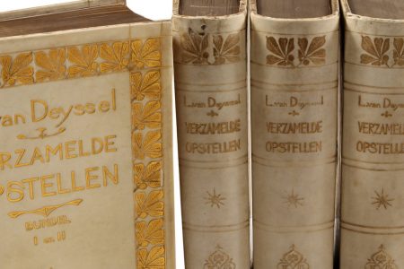 Friends of Leiden University Libraries generously support acquisitions for the Nieuwe Kunst collection